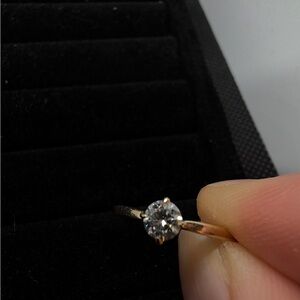 Elegant Gold Diamond Ring